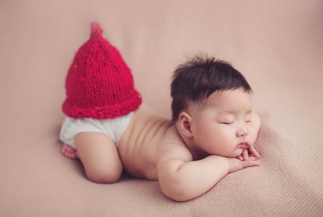 一个月大宝宝冬天穿什么衣服睡觉好？要注意什么？